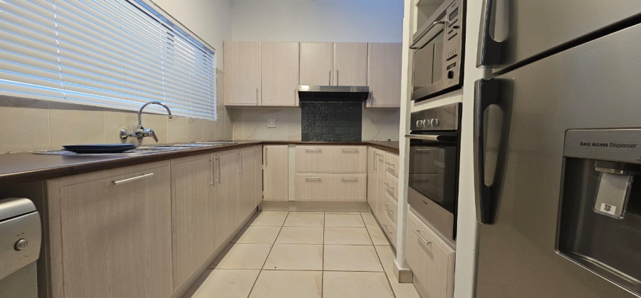 To Let 3 Bedroom Property for Rent in Middedorp Western Cape